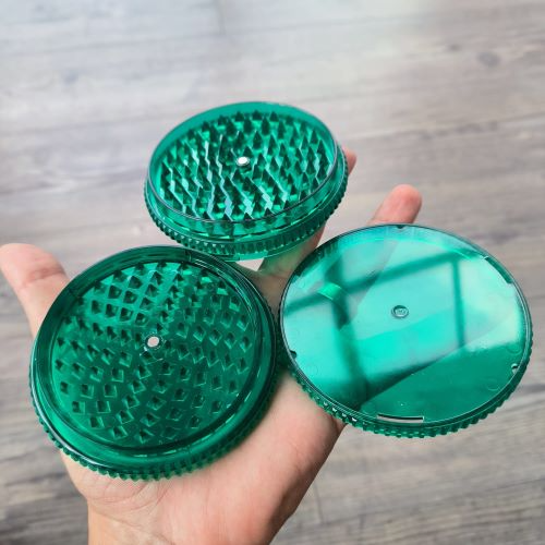 GRINDER RASCADOR METAL WEED WAR 9.4 X 10.8 CM GRANDE
