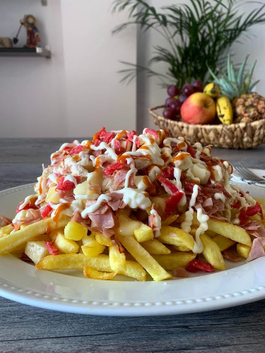 Salchipapa especial