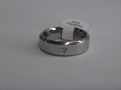 ANILLO EN ACERO ARO DE MATRIMONIO LISO PLANO CON CIRCON PEQUEÑO 6X2MM ANA000114
