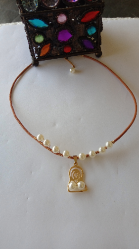 CORDON EN CUERO /PERLAS ACRILICAS Y VIRGEN /PEQ BUSTOCLF006127
