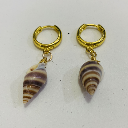 ARGOLLA EN LAMINADO CON DIJE DE CONCHA DE CARACOL REAL ALD001431