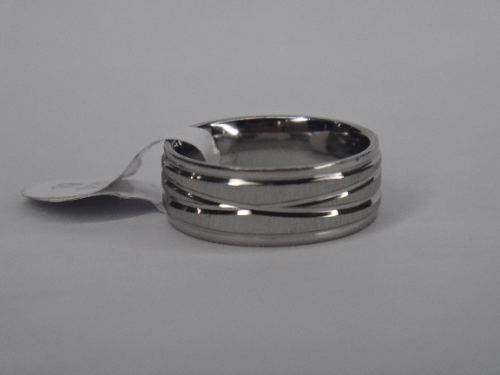 ANILLO EN ACERO ARO DE MATRIMONIO RELIEVE LINEAS CRUZADAS 8X1MM ANA000116