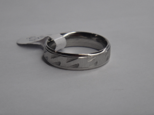 ANILLO EN ACERO ARO DE MATRIMONIO RELIEVE ZIGZAG 5X1MM ANA000134