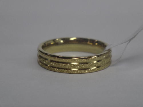 ANILLLO EN ACERO ARO DE MATRIMONIO CON 3 LINEAS DE RELIEVE CON TEXTURA 5X1.5MM ANA00016