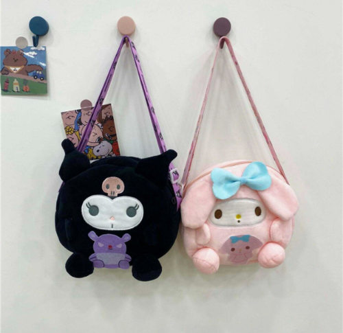 Cartera peluche sanrio