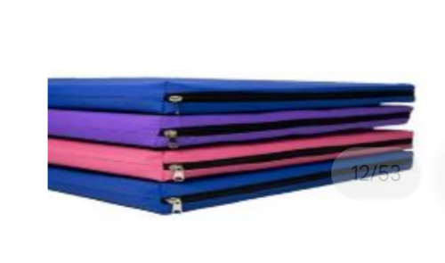 Colchoneta 1x45x4 mitad tela plastica mitad fiselina