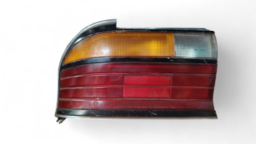 foco trasero izquierdo Mitsubishi Galant 1990