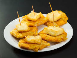 TOSTONES CON QUESO