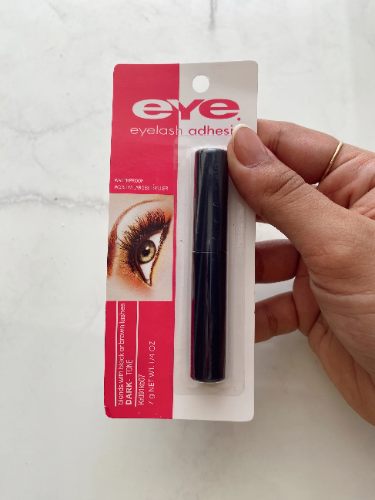 PEGANTE PARA PESTAÑAS TONO NEGRO EYE