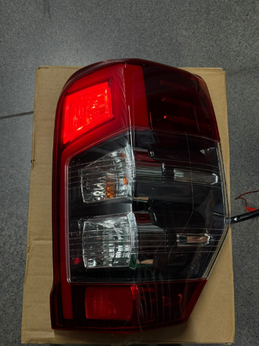 STOP LED ROJO Mitsubishi l200 2019-2024