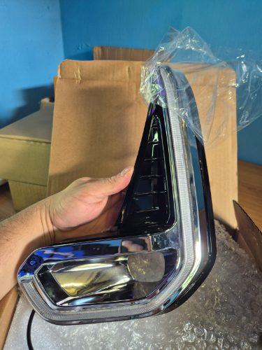 Luz DRL Toyota Hilux Rocco detalle Cromo