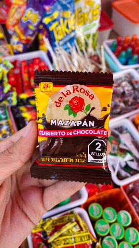 Mazapán cubierto con chocolate