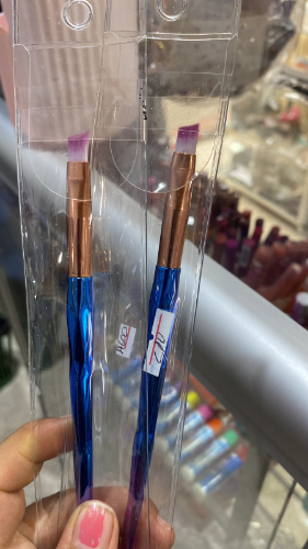 brocha plana para las cejas