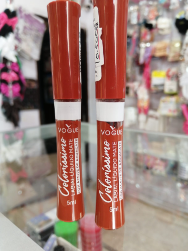 labial colorisimo liquido color de vogue pomelo