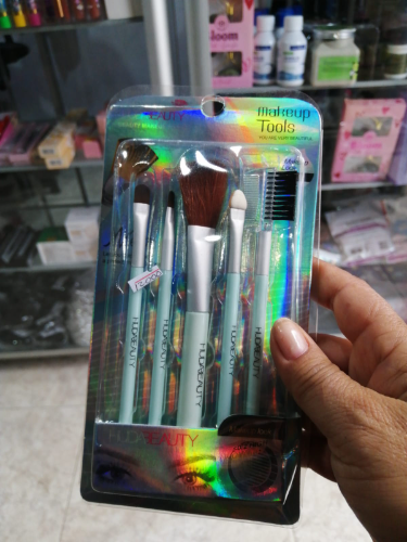 brochas huda beauty