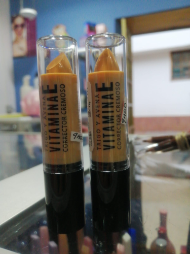 corrector en barra piel media