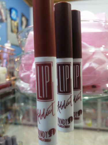 labiales lip addict trendy