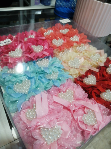 moñas centro corazon de perlas