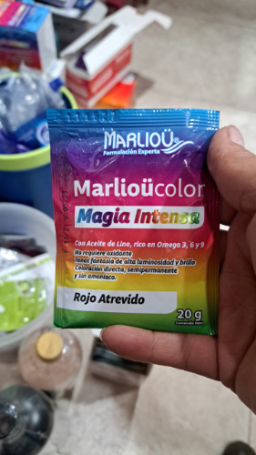 magia intensa rojo sobre marliu